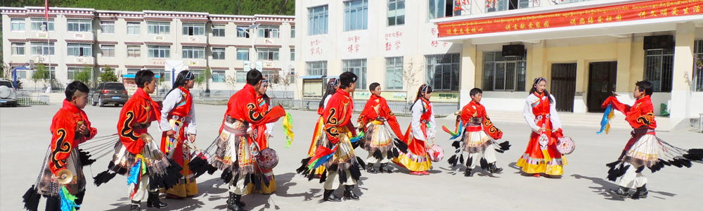 雷诺表爱心助学走进西藏多吉小学